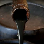 Petróleo cai para US$ 100 com Trump adiando ataques ao Irã